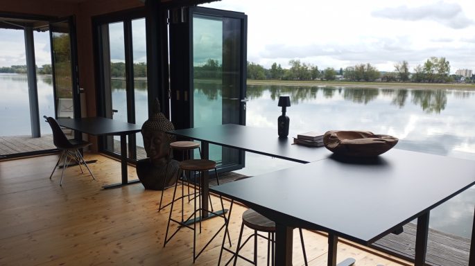 floating HOME OFFICE.
